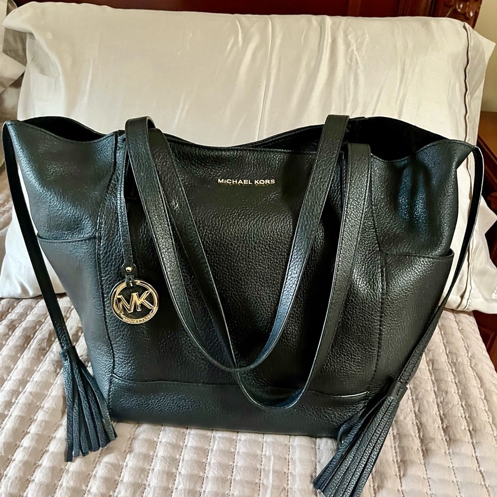 Michael Kors Shoulder bag in good condition.